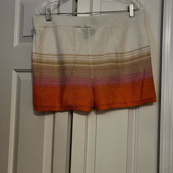 Comfortable Knit Short Set - Picture 7 of 7